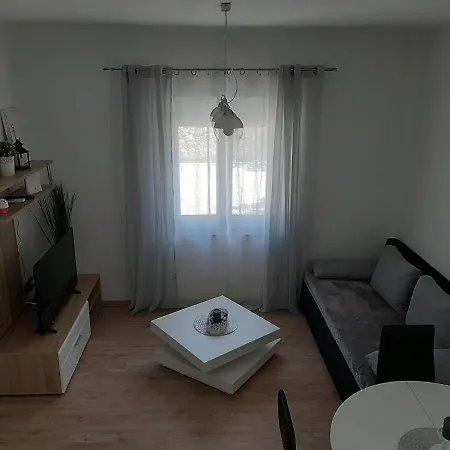 Ferienhaus Karlo بيت للعطل