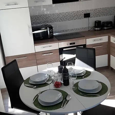 Ferienhaus Karlo بيت للعطل *