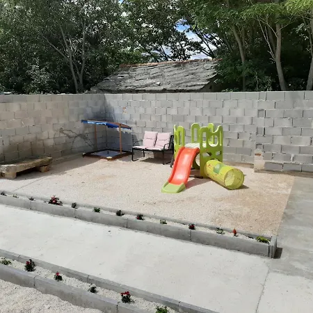Ferienhaus Karlo بيت للعطل *