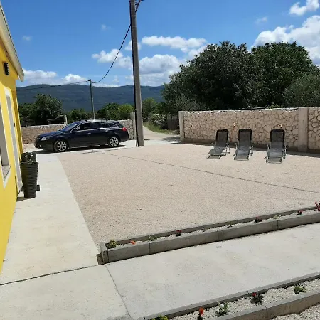 Ferienhaus Karlo * Pridraga